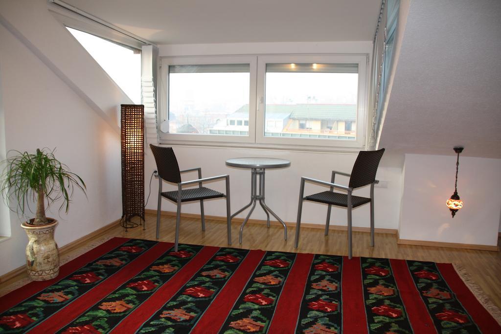Apartments Town Center SJJ Room photo
