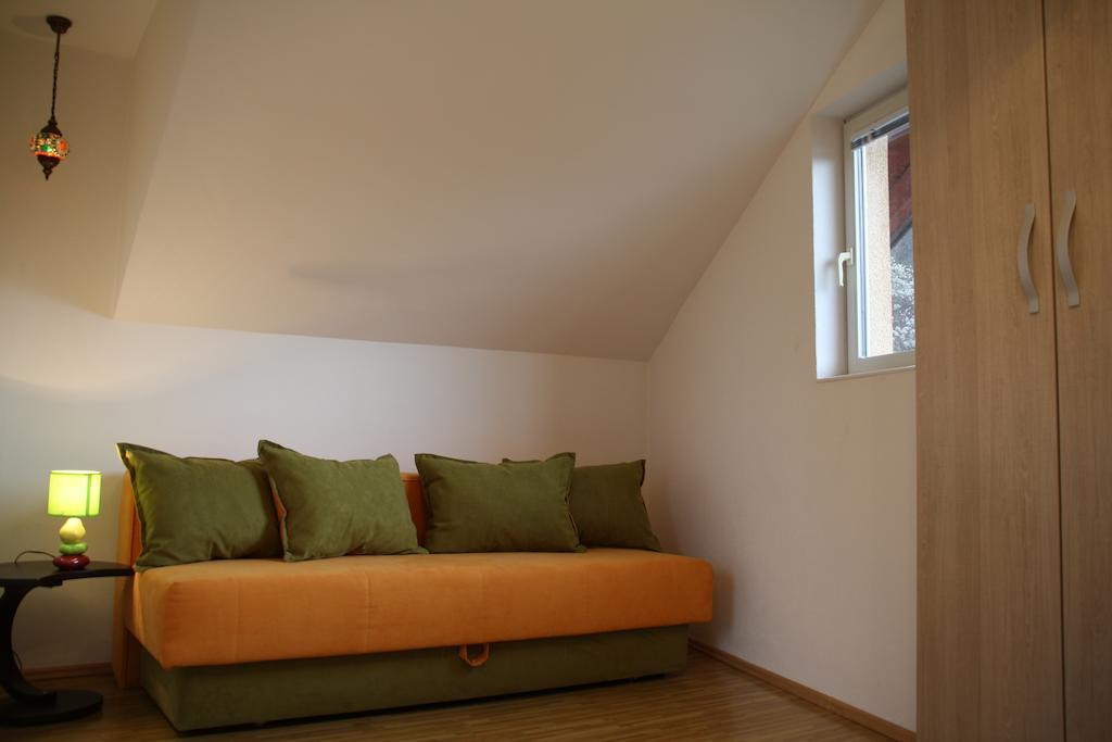 Apartments Town Center SJJ Room photo