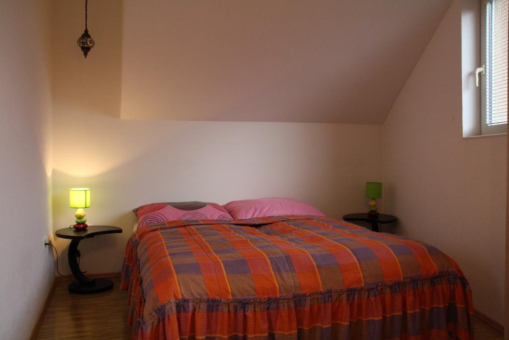 Apartments Town Center SJJ Room photo