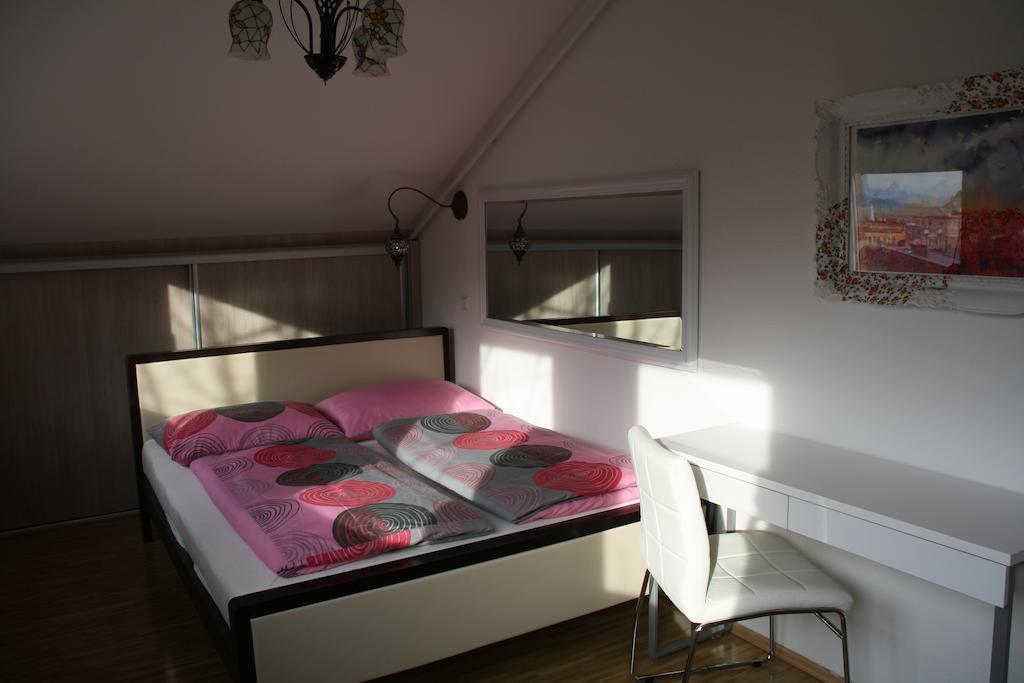 Apartments Town Center SJJ Room photo