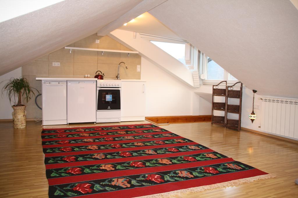 Apartments Town Center SJJ Room photo