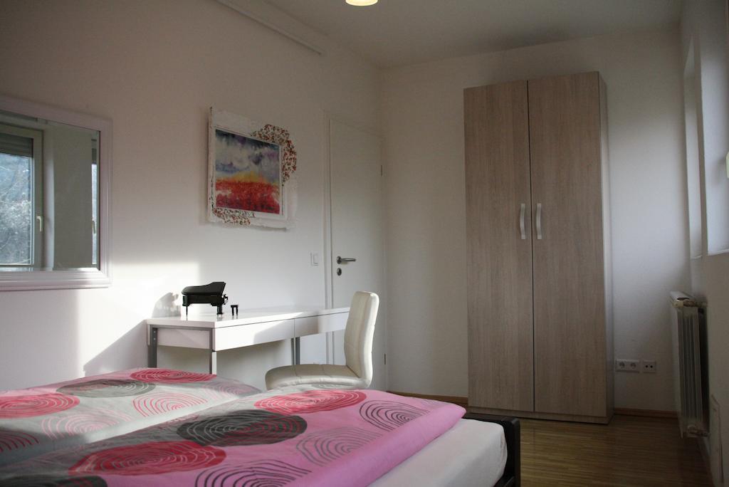 Apartments Town Center SJJ Room photo